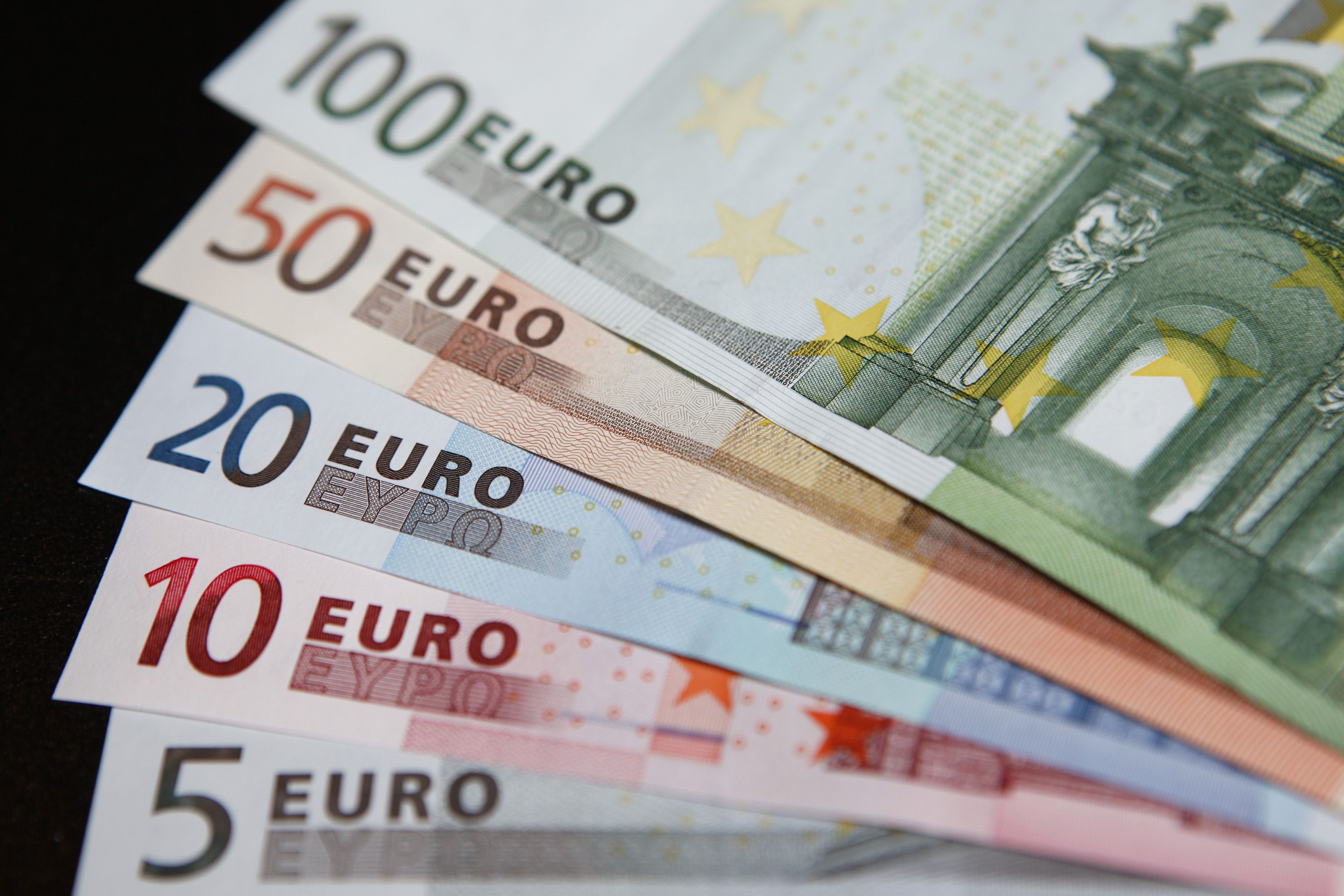 Иностранная валюта евро. Евро. Деньги евро. Евро валюта. Купюры Евросоюза.