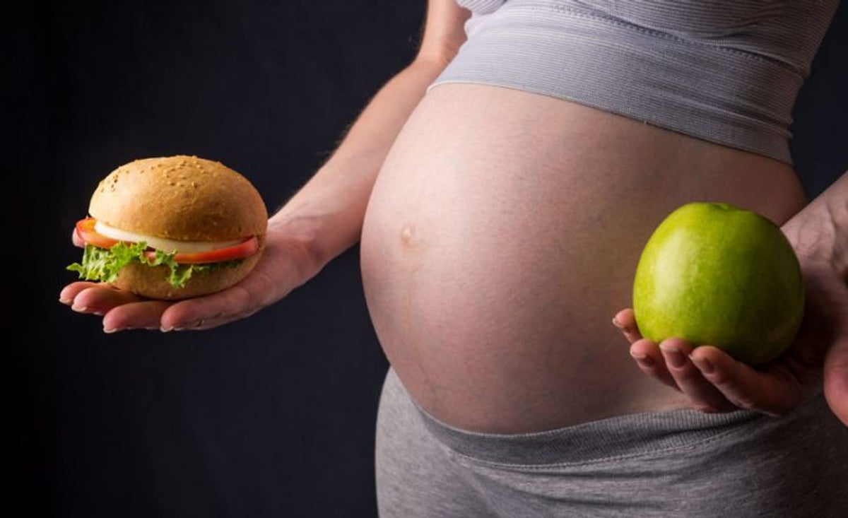 Беременная и вредная еда